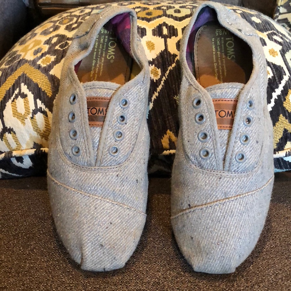 Gray Toms